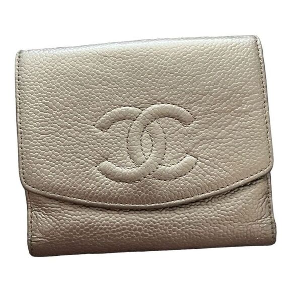 CHANEL Gold Caviar Small Wallet GUC Authentic and Gorgeous - Picture 2 of 9